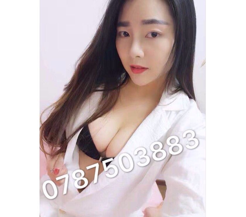Moment plaisant avec magnifique jeunette asiatique