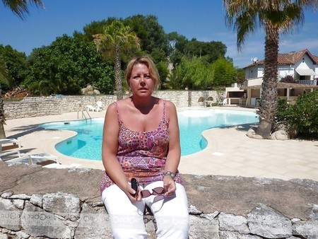 photo de salope le slip baissé la chatte a l'air